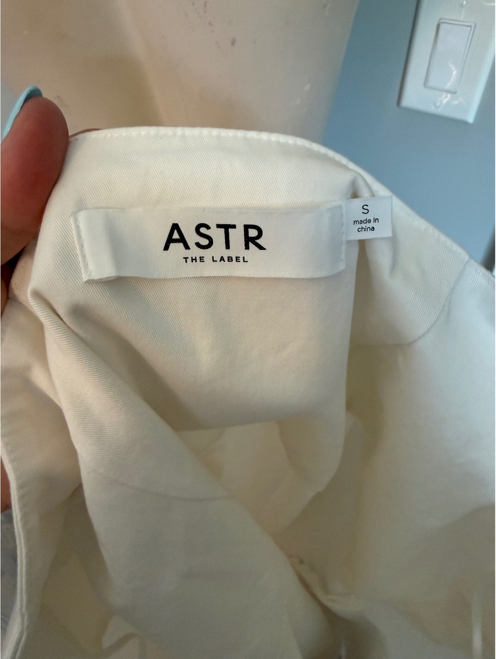 ASTR White Midi Skirt Size Small with Gold Button Detail - Picture 9 of 10